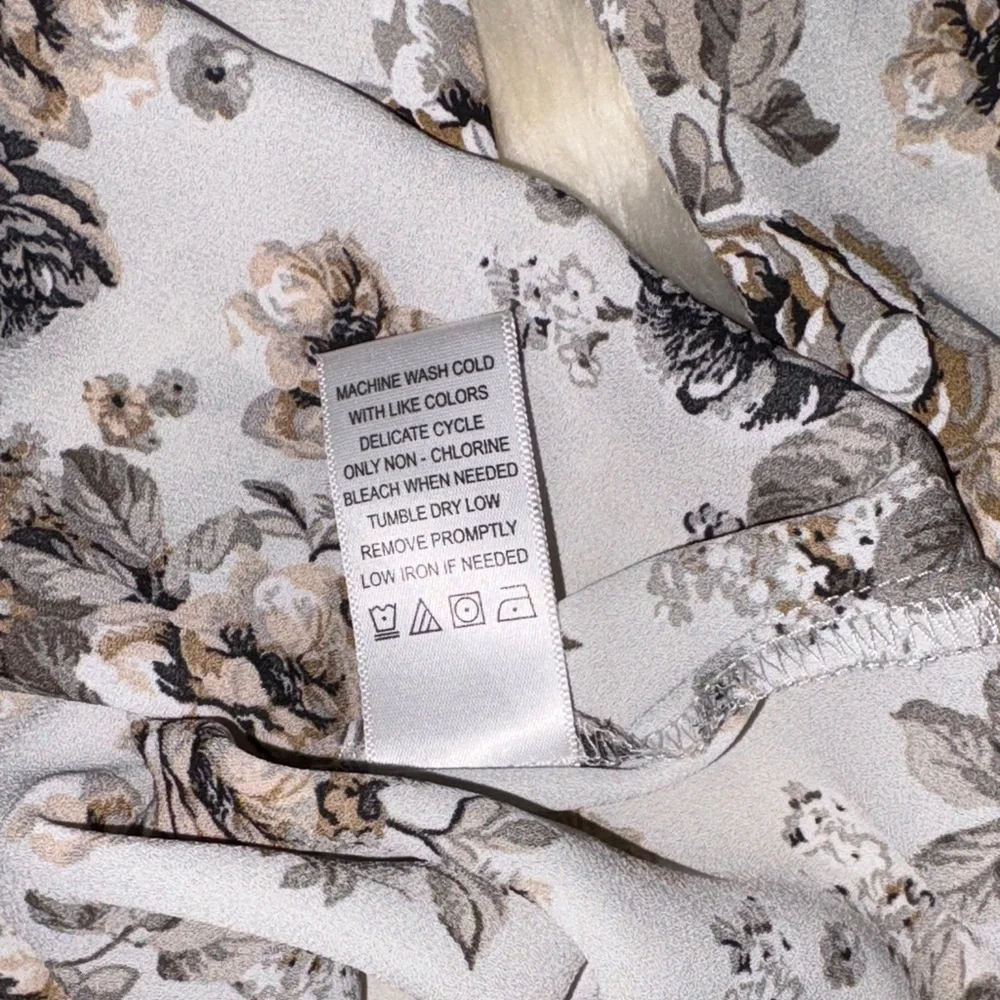 Cream moody Floral Women's top/Size M great for #layer w/ sweaters/ #blazers, - Picture 5 of 6